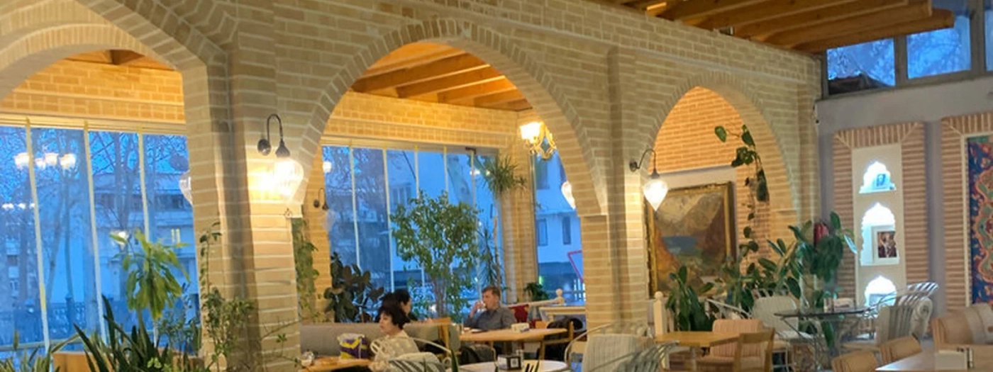 Cafe Do'stlar