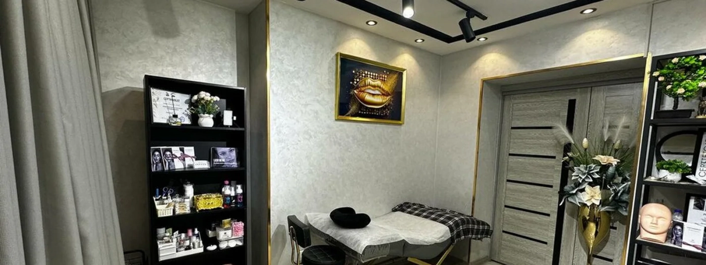 Lashroom by G