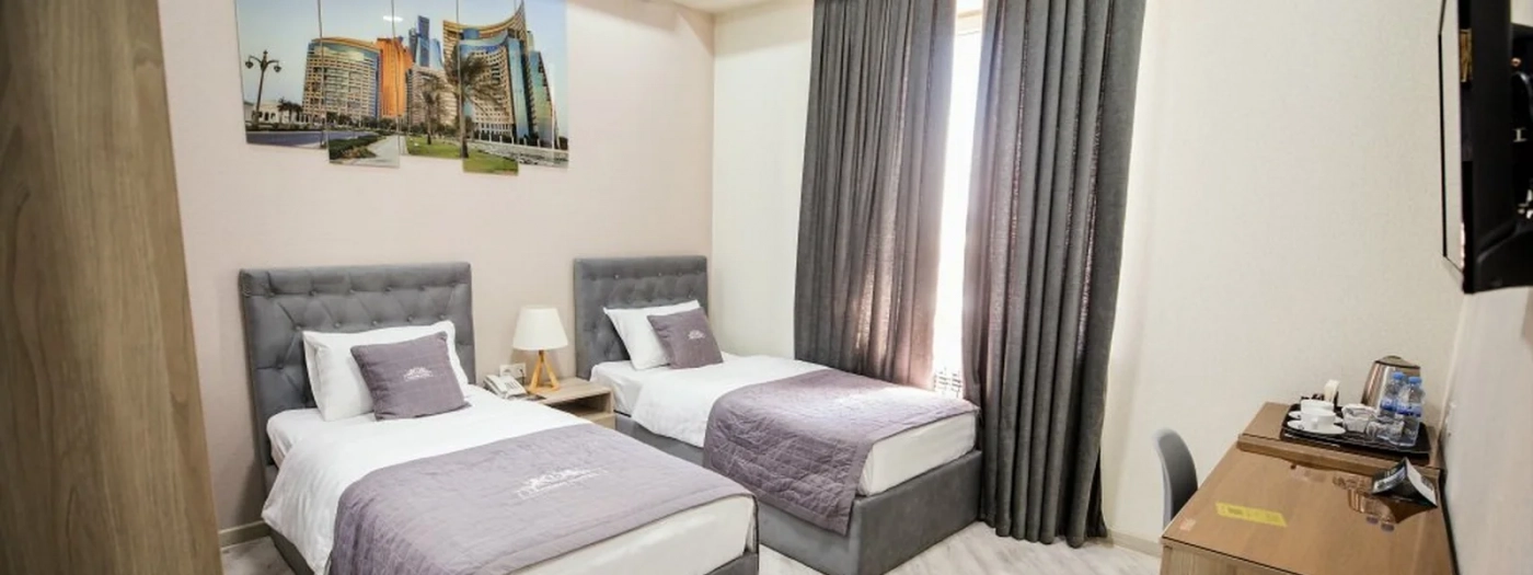 Leader Hotel