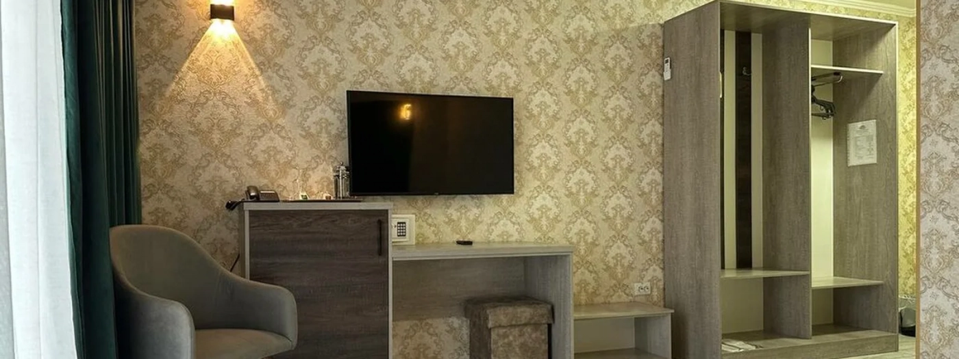 Artist Regency Hotel
