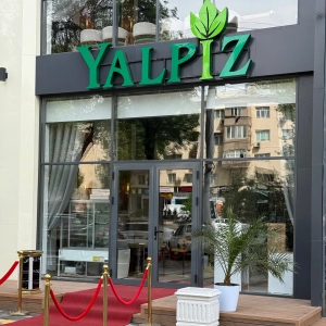 Yalpiz. Restaurant